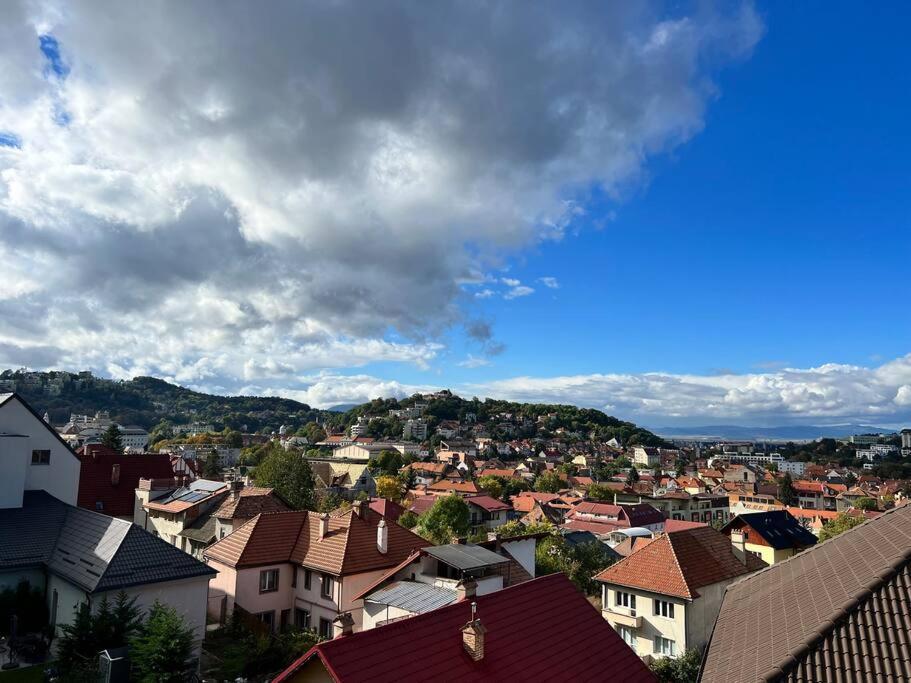 Central Apartment With Panoramic View Braşov Esterno foto