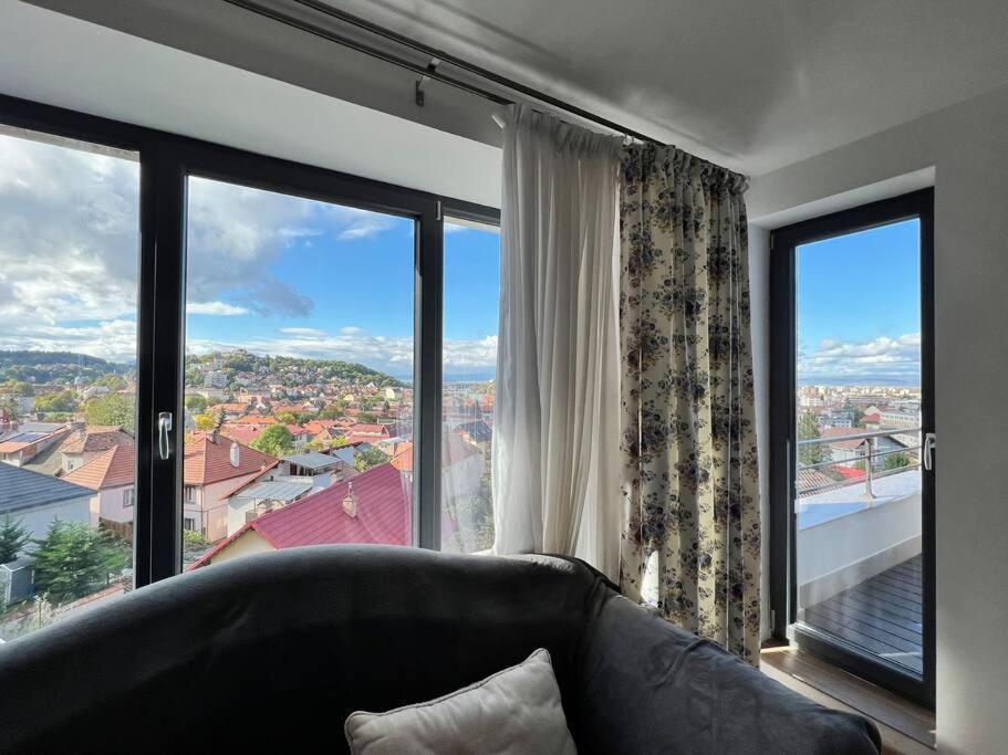 Central Apartment With Panoramic View Braşov Esterno foto
